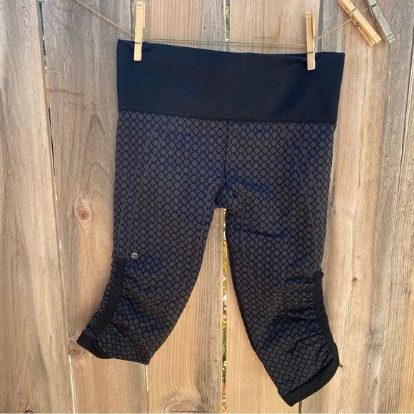 LuluLemon Capri leggings   - Picture 8 of 8